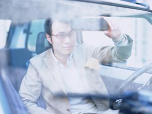 土日祝日も1日で終わる安心価格の車検